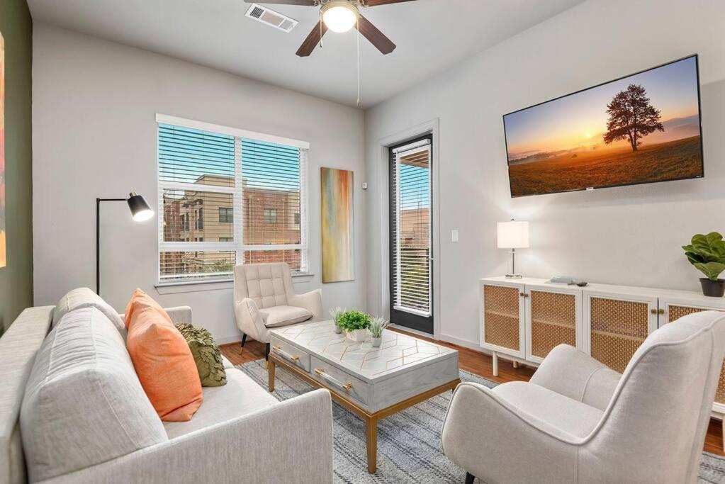 The Waterway Getaway Suite เดอะวูดแลนส์ ภายนอก รูปภาพ
